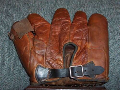 Pinky Whitney Spalding PW Rainey Trap Web Back